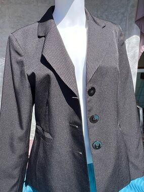 Evan Picone Dark Gray Pinstripe Blazer. Size 10. 19” PtP.